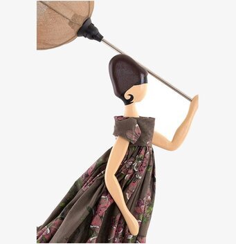 Bordslampa Valasia från Skitso med en dekorativ figur