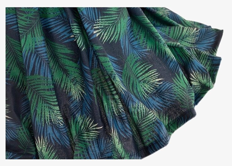 Bordslampa Mariza från Skitso med bladmönstrad skärm