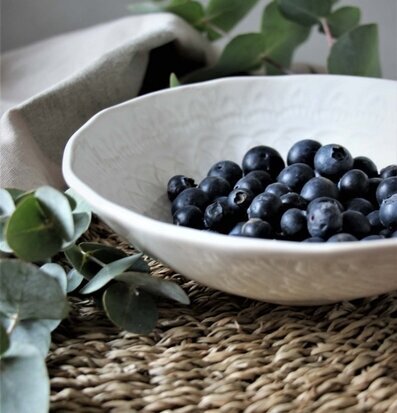 Skål Happiness från Majas Cottage fylld med blåbär