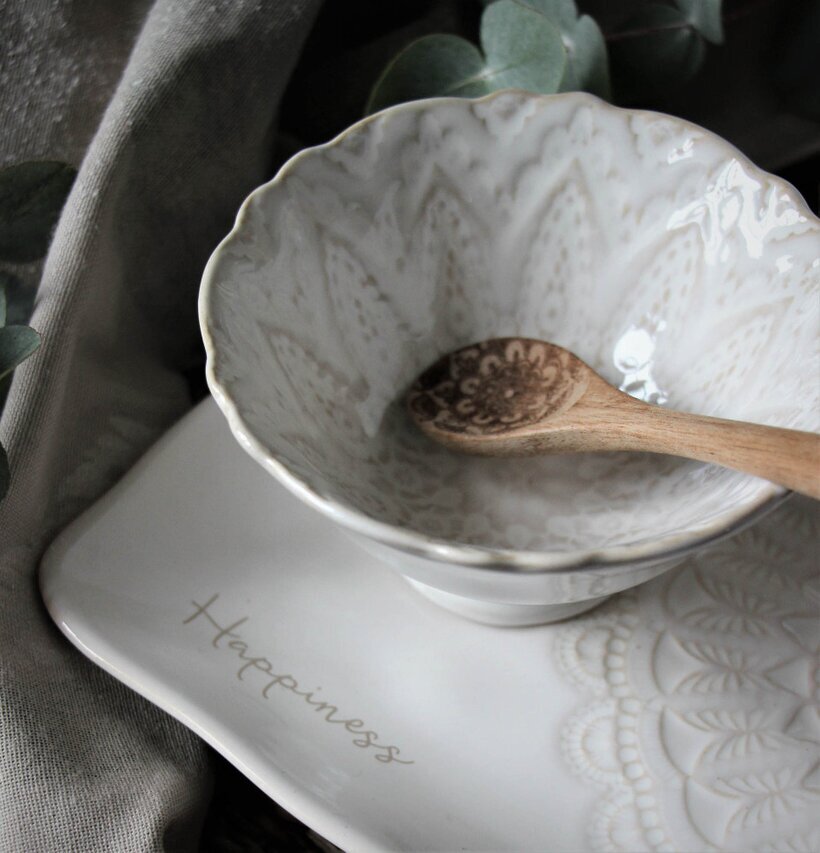 Sked Happiness från Majas Cottage med skål och porslinsplatta
