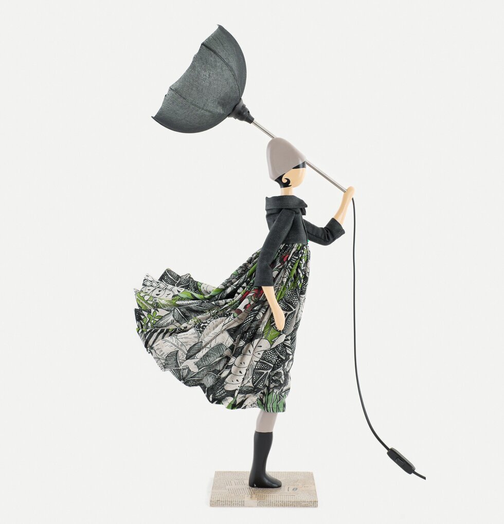 Bordslampa Sue Elen från Skitso med figur och paraply
