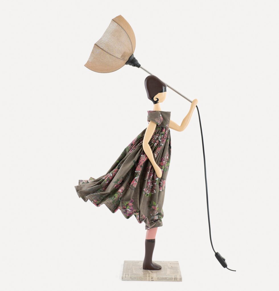 Bordslampa Valasia från Skitso med konstnärlig design