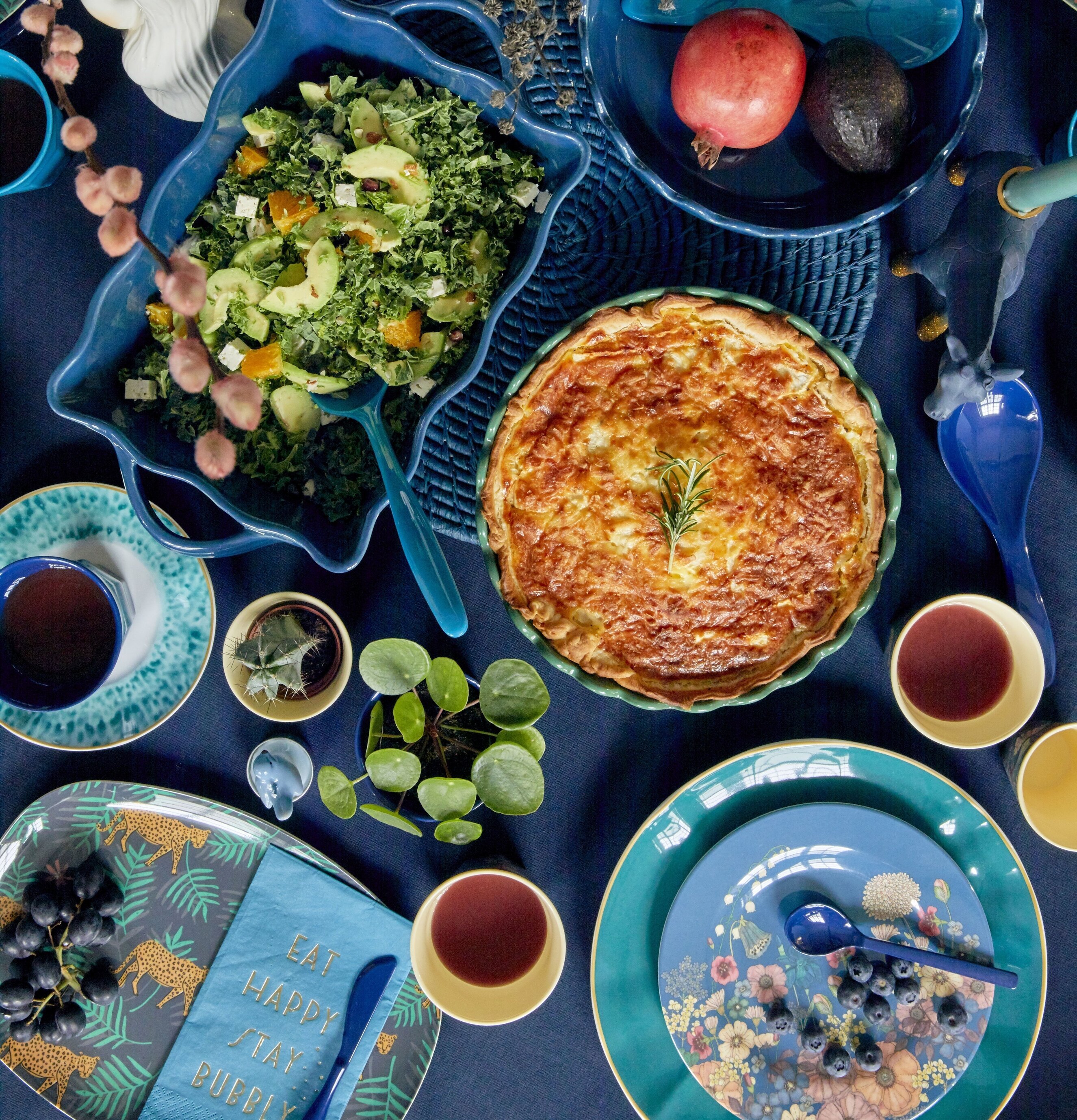 Lunchservetter Blå från Rice i en detaljrik bordsdukning