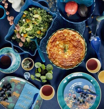 Lunchservetter Blå från Rice i en detaljrik bordsdukning