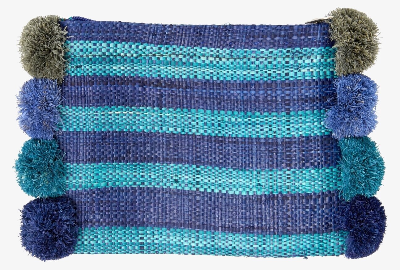 Väska Clutch Med Pom Poms Blå från Rice i vävt tyg