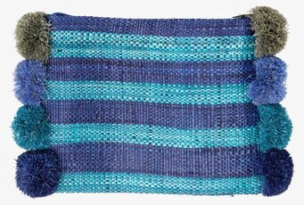 Väska Clutch Med Pom Poms Blå från Rice i vävt tyg