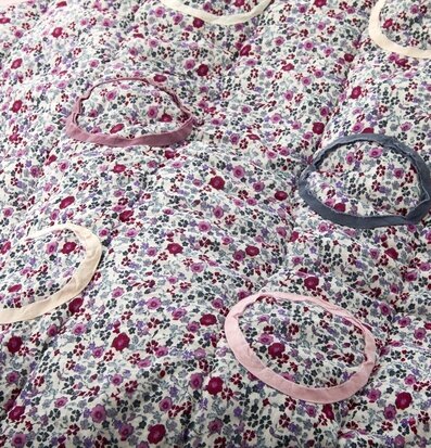 Rice Bomullsfilt Small Flower Print Plum med blommönster