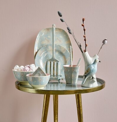 Tallrik Feather Print från Rice med matchande köksredskap