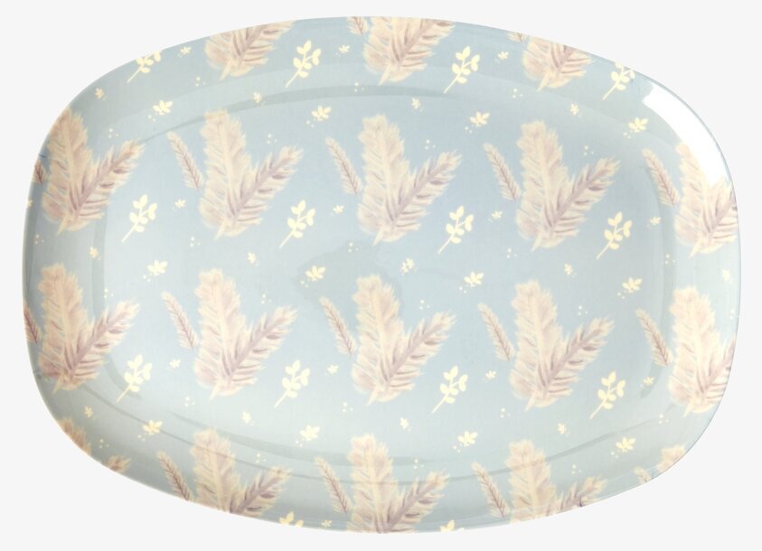 Tallrik Feather Print från Rice med fjäderdesign i melamin