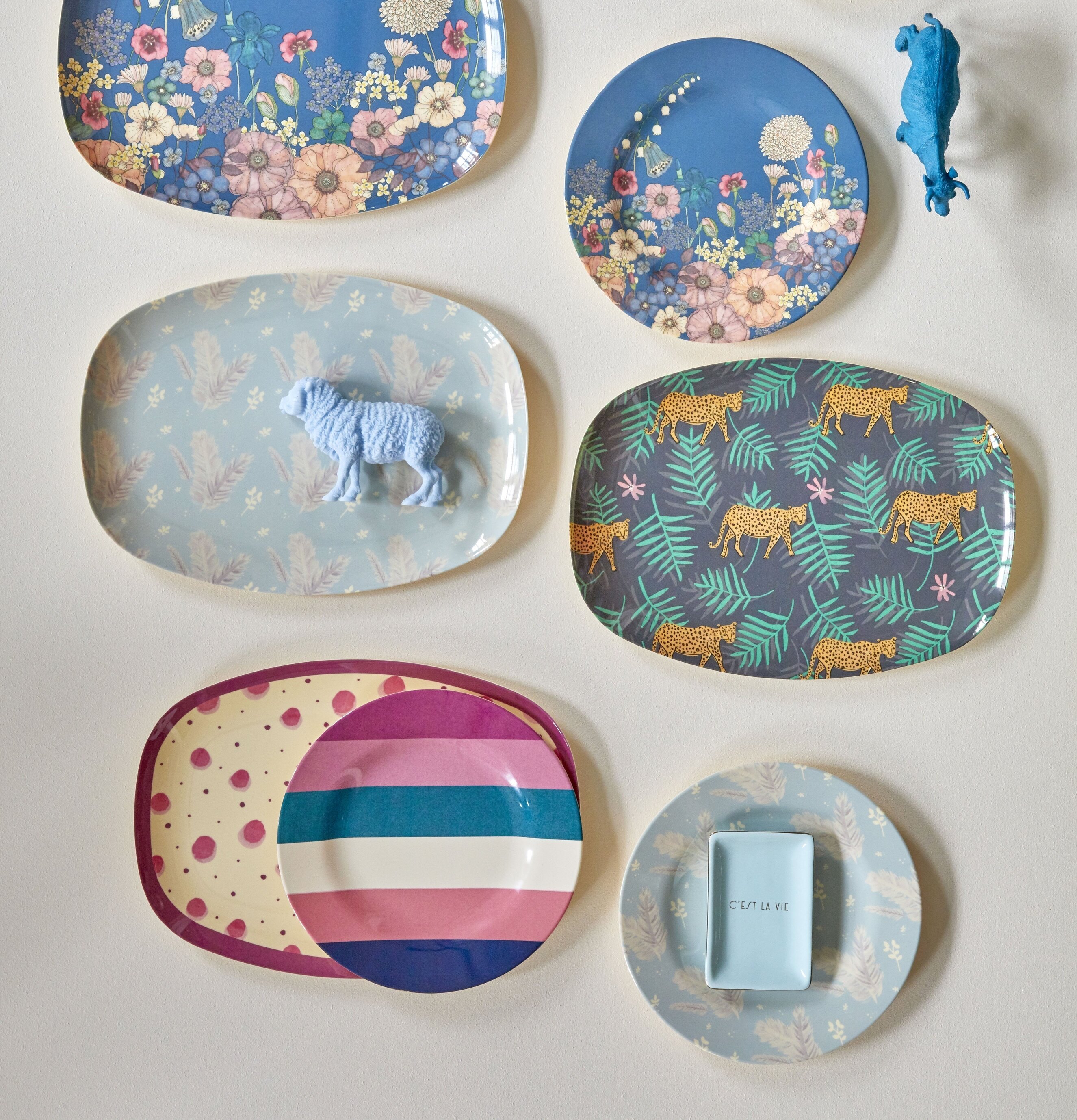 Tallrik Stripe Print från Rice med färgglada ränder och mönster