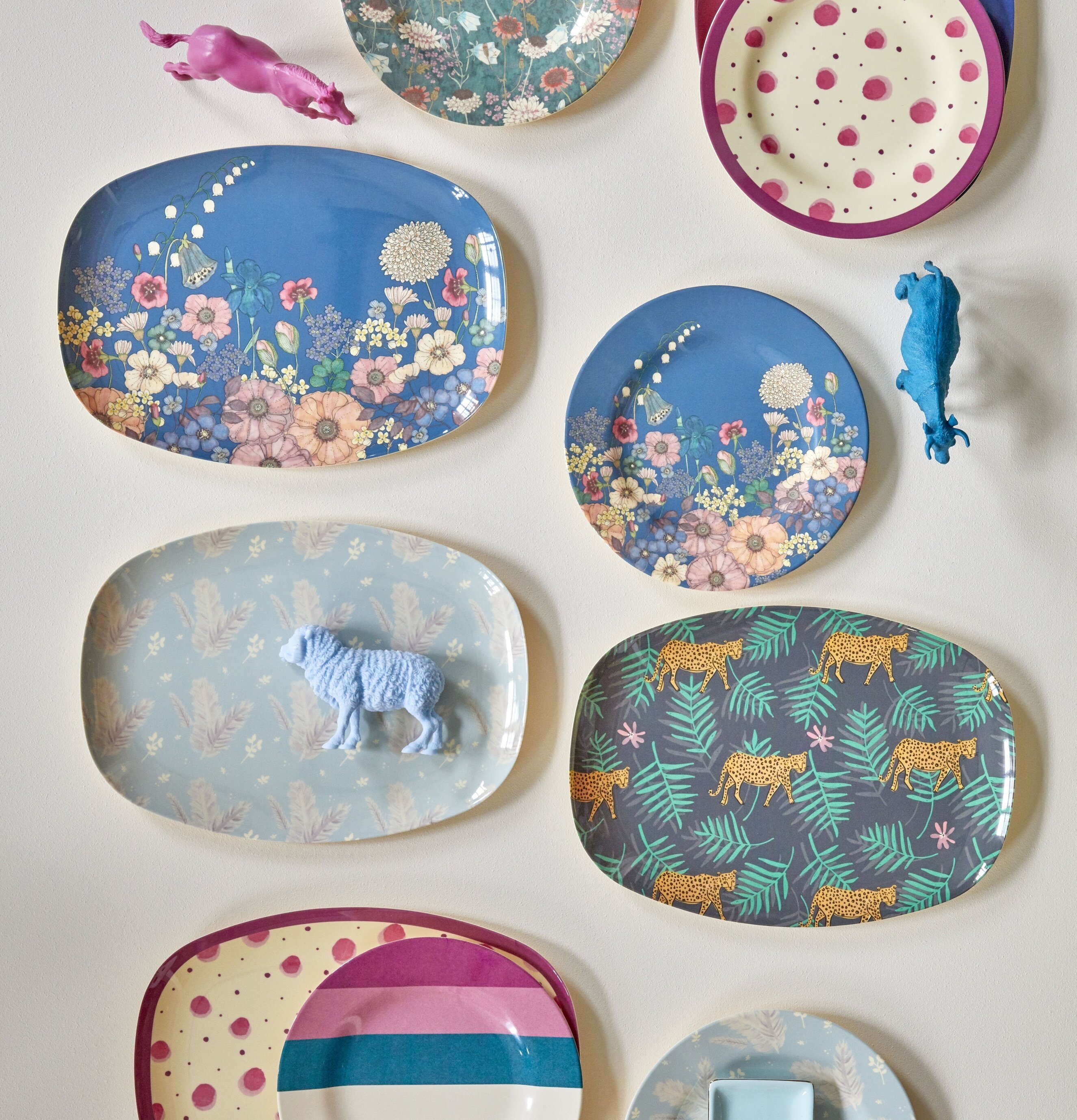 Tallrik Flower Collage Print från Rice med blommigt mönster