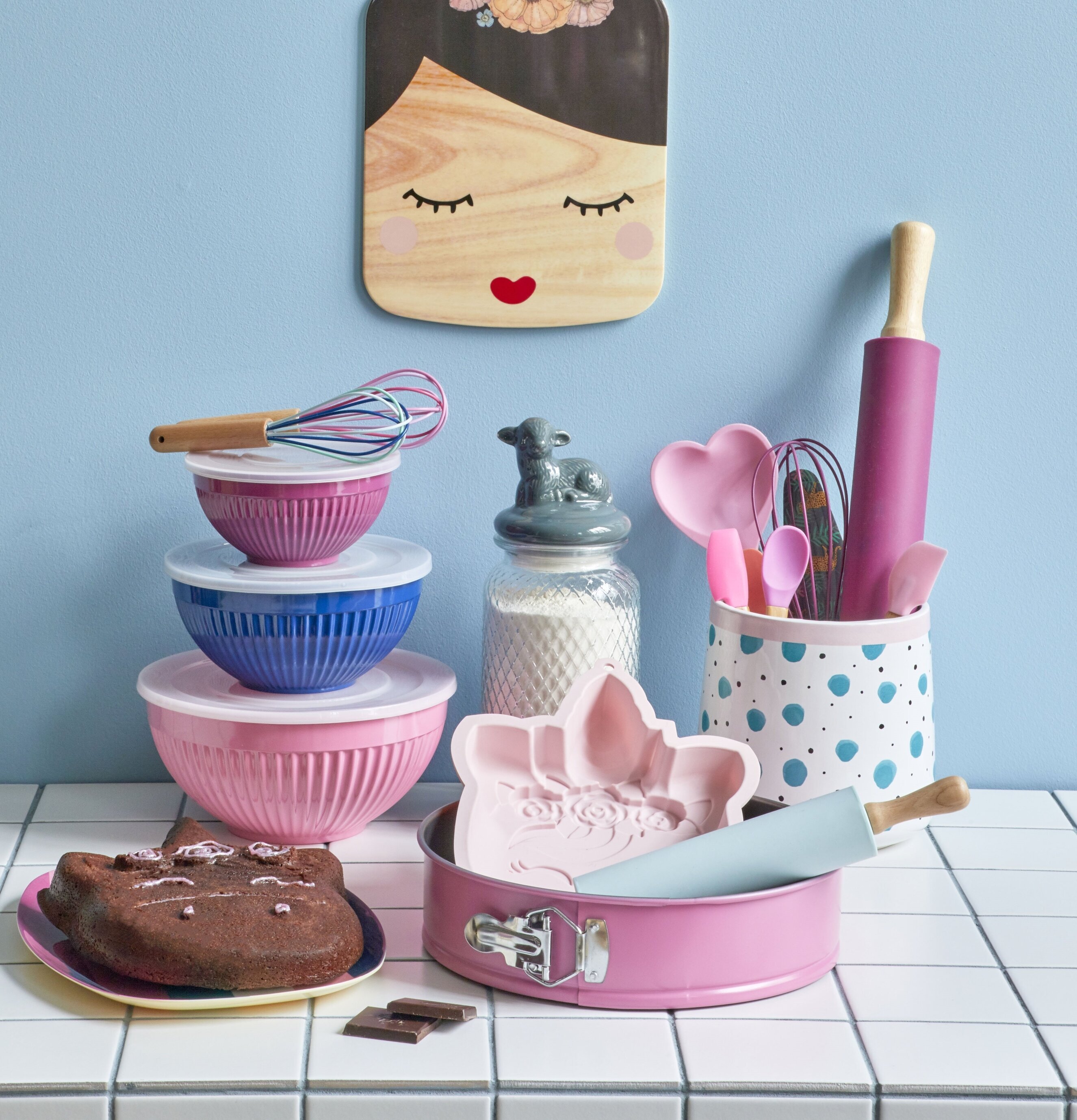 Ballongvisp Silikon Junior från Rice i färgglad köksmiljö