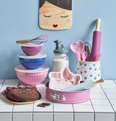 Bakform Silikon Unicorn från Rice i ett färgglatt kök