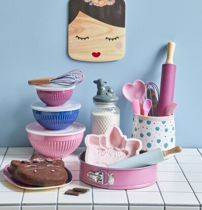 Ballongvisp Silikon Junior från Rice i färgglad köksmiljö