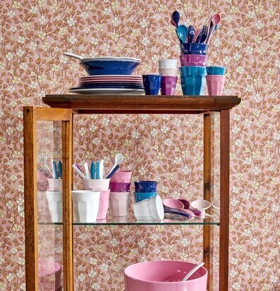 Bild av färgglad och stilfull inredning i retrostil