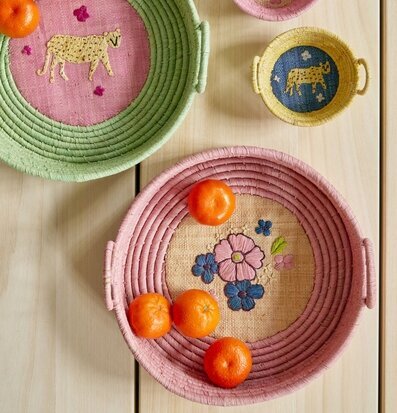 Handbroderad Brödkorg Simply Yes från Rice i olika färger