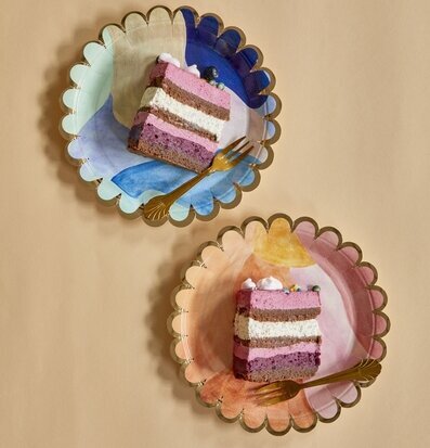 Papperstallrik Scallop Gold Edge från Rice med tårta