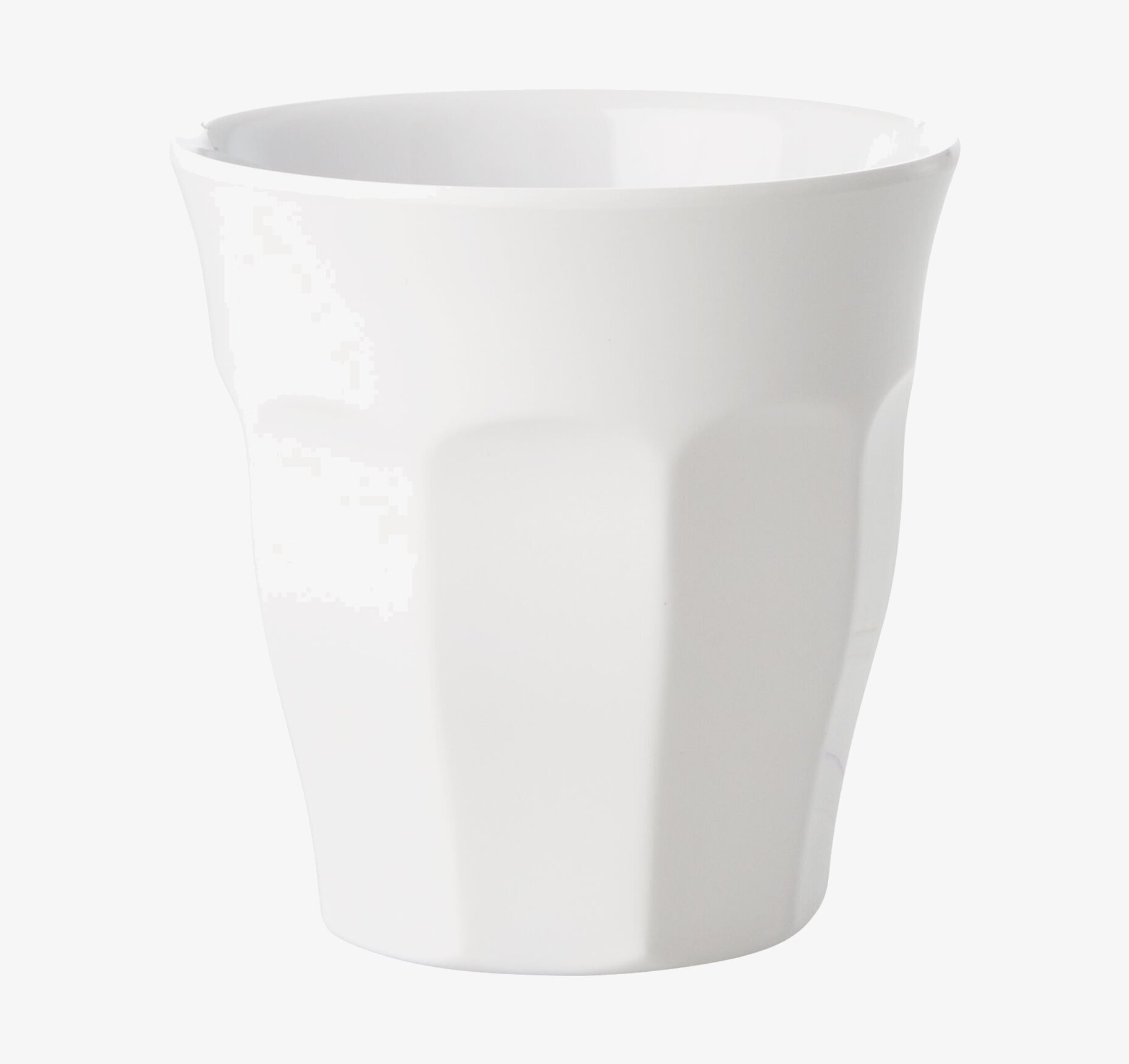 Mugg Melamin White från Rice i minimalistisk miljö