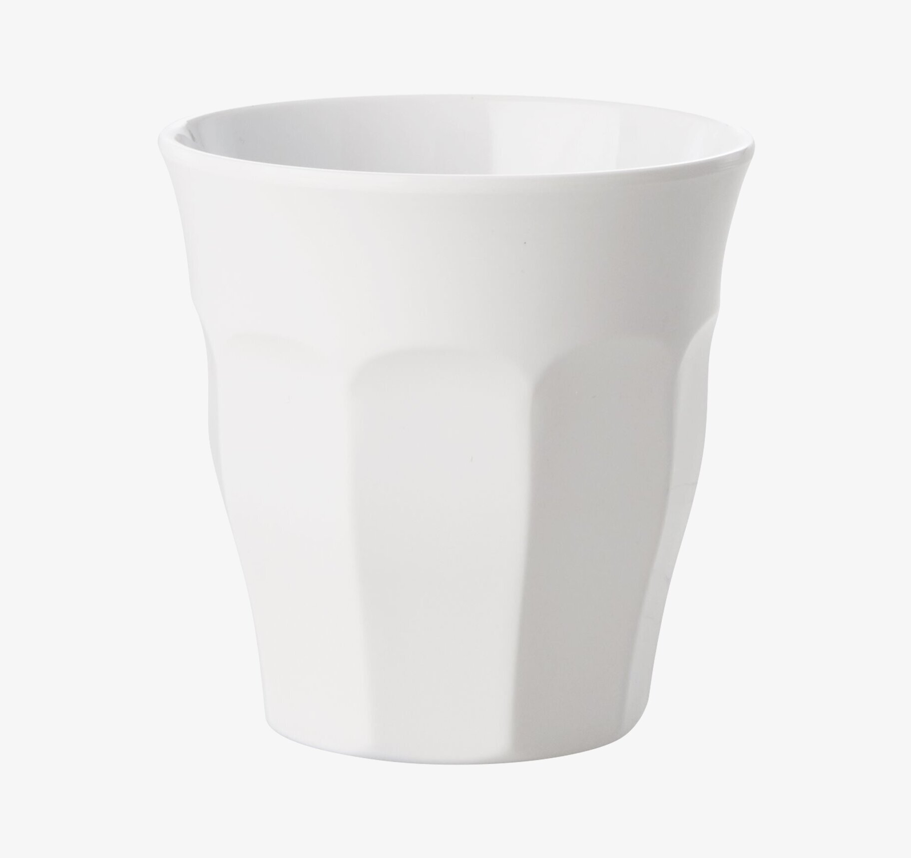Foto av vit mugg med stilren och praktisk design