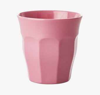 Foto av mugg i dusty pink med unik och stilren design