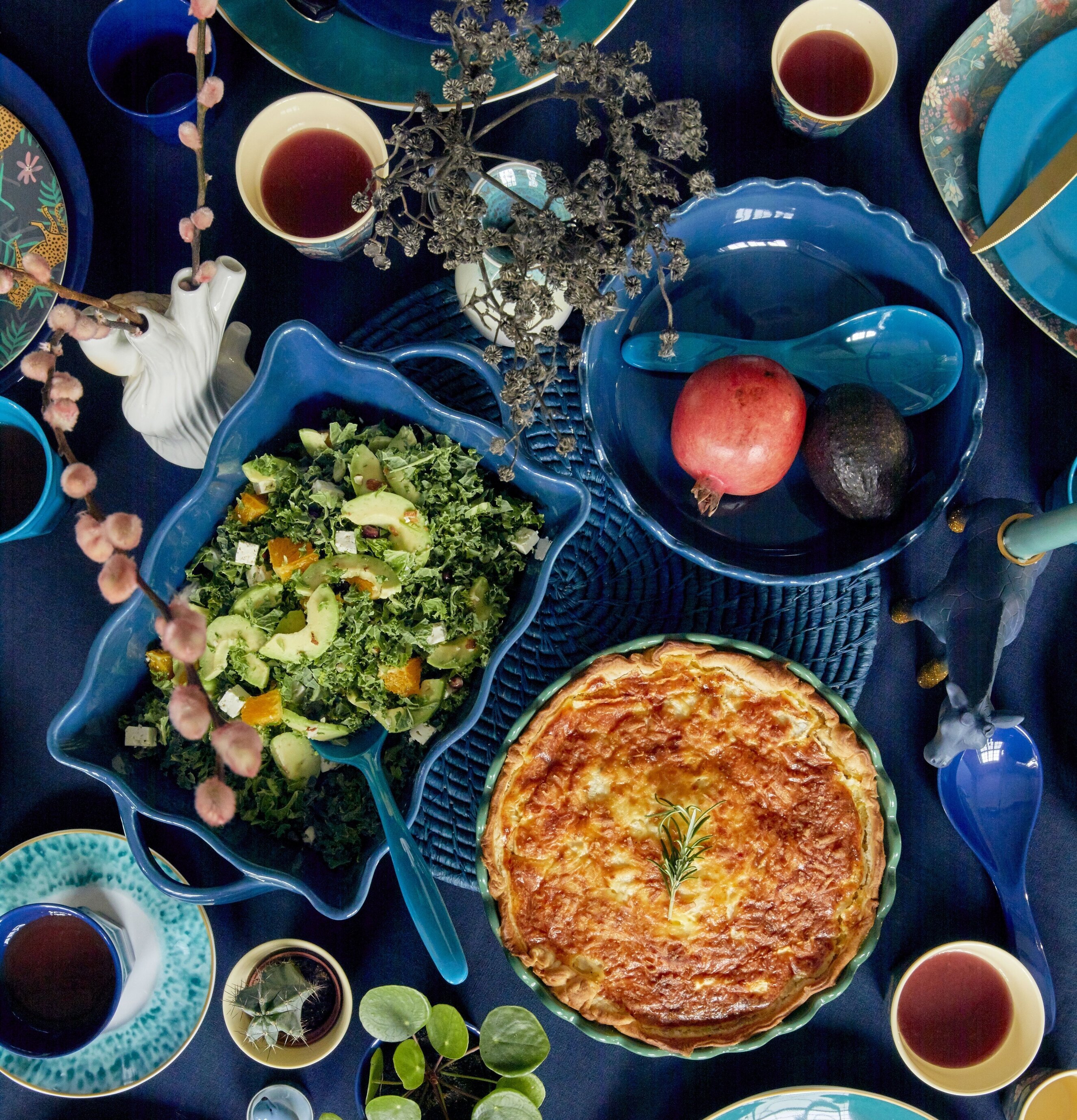 Pajform Large Dark Blue från Rice med tillhörande dukning