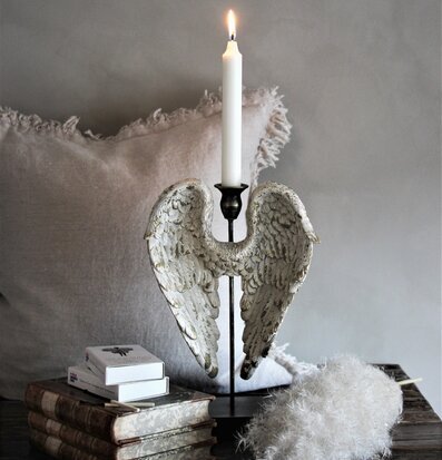 Bild av vintage ljusstake med hemtrevlig atmosfär