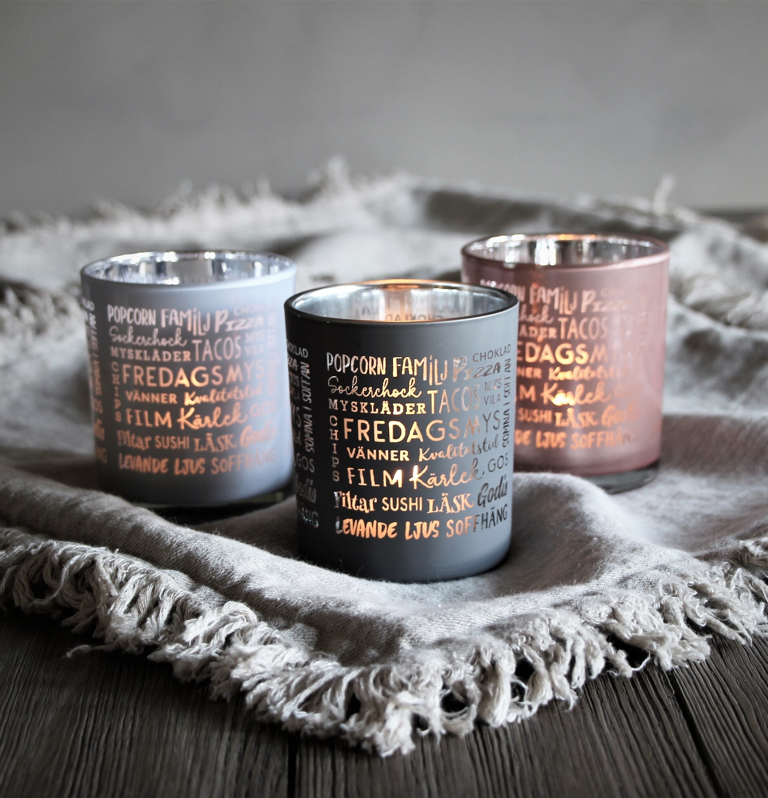 Bild av ljuslyktor som skapar mysig och varm atmosfär