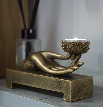 Bild av elegant ljushållare i form av en hand