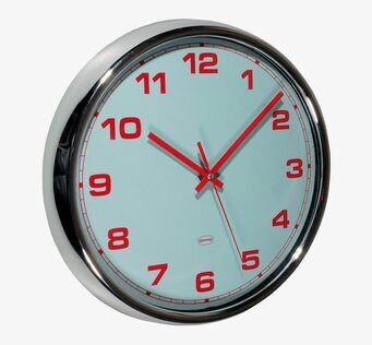 Väggklocka Aqua från Cabanaz med ljusblå bakgrund och röda siffror