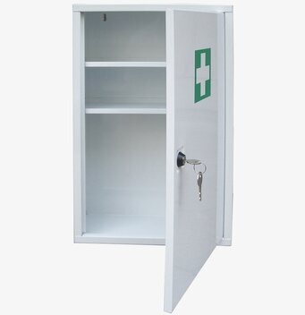 Bild av vitt medicinskåp med lås och första hjälpen-symbol