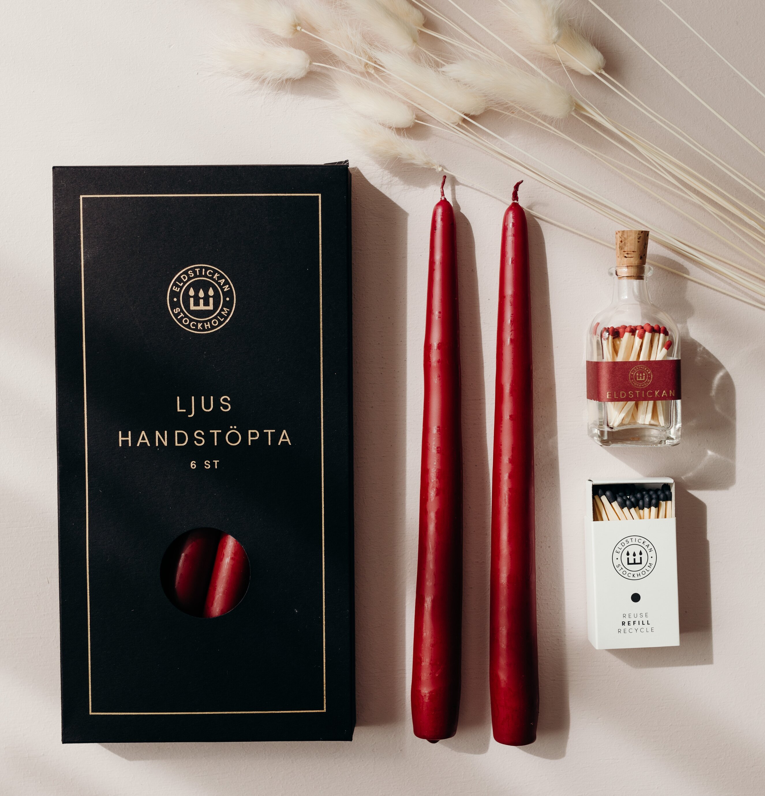 Handstöpta Ljus Röd från Eldstickan med elegant förpackning