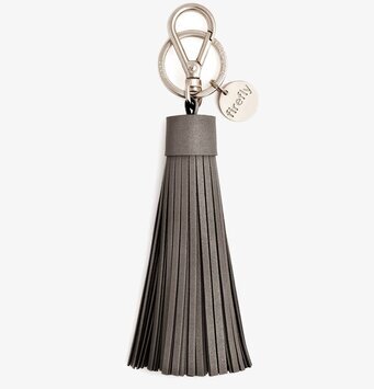 Mjuk Reflextofs Charcoal från Firefly på vit bakgrund