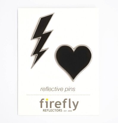 Reflex Pins Silver från Firefly, blixt och hjärta, på kort