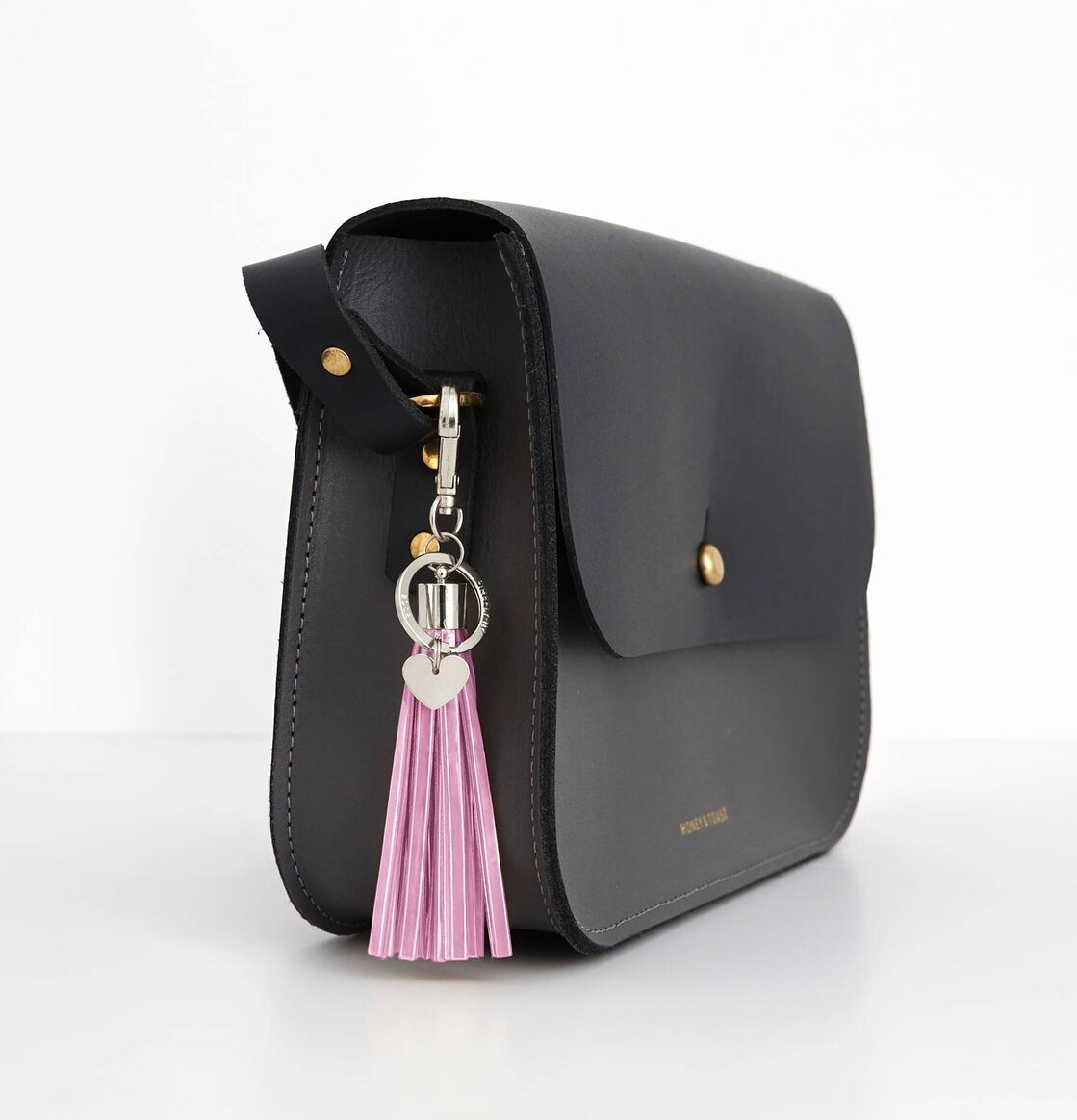 Reflextofs Pink Sugar Deluxe från Firefly på svart läderväska