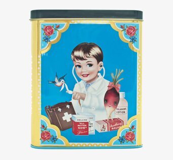 Första hjälpen box från Wu & Wu i retrostil med pastellfärger