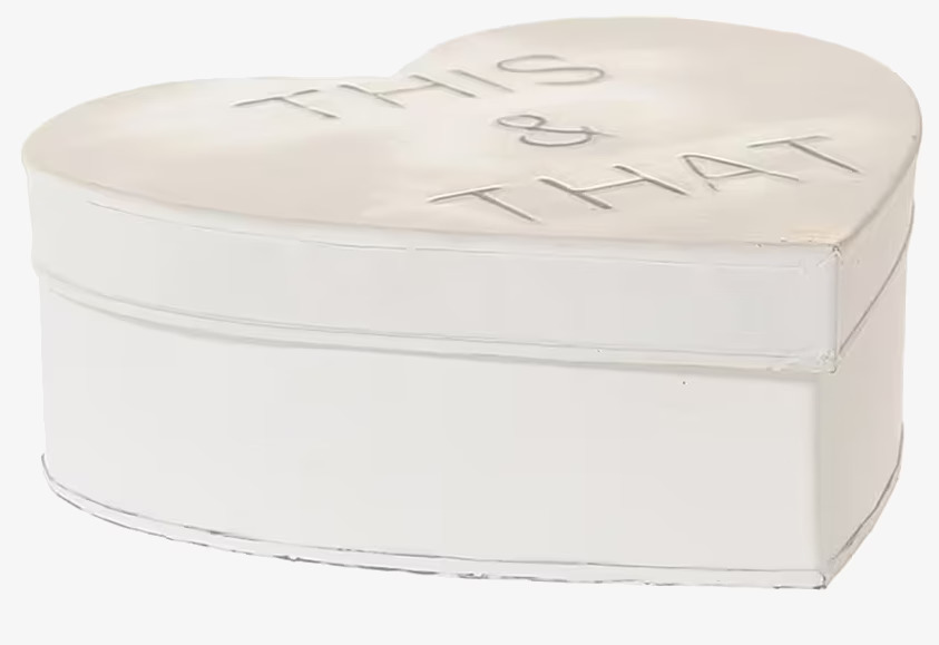 Box This & That från By ON, vit hjärtformad förvaringsask