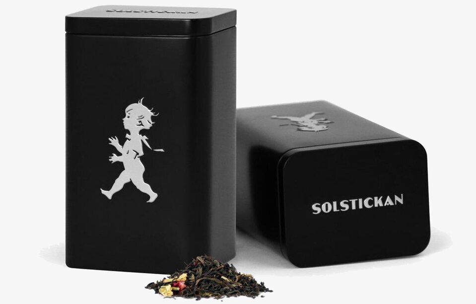 Plåtburk Te Svart från Solstickan med präglad pojke