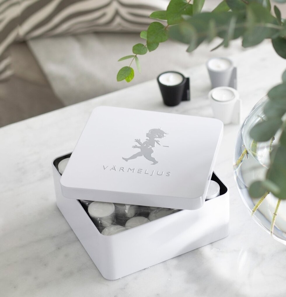 Plåtburk Värmeljus Vit från Solstickan på marmorbord