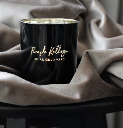 Bild av elegant ljuslykta med känslofylld inskription