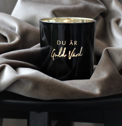 Foto av ljuslykta med texten Du Är Guld Värd