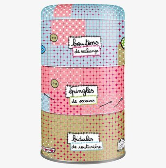 Bild av färgglad plåtburk för syförvaring och dekoration