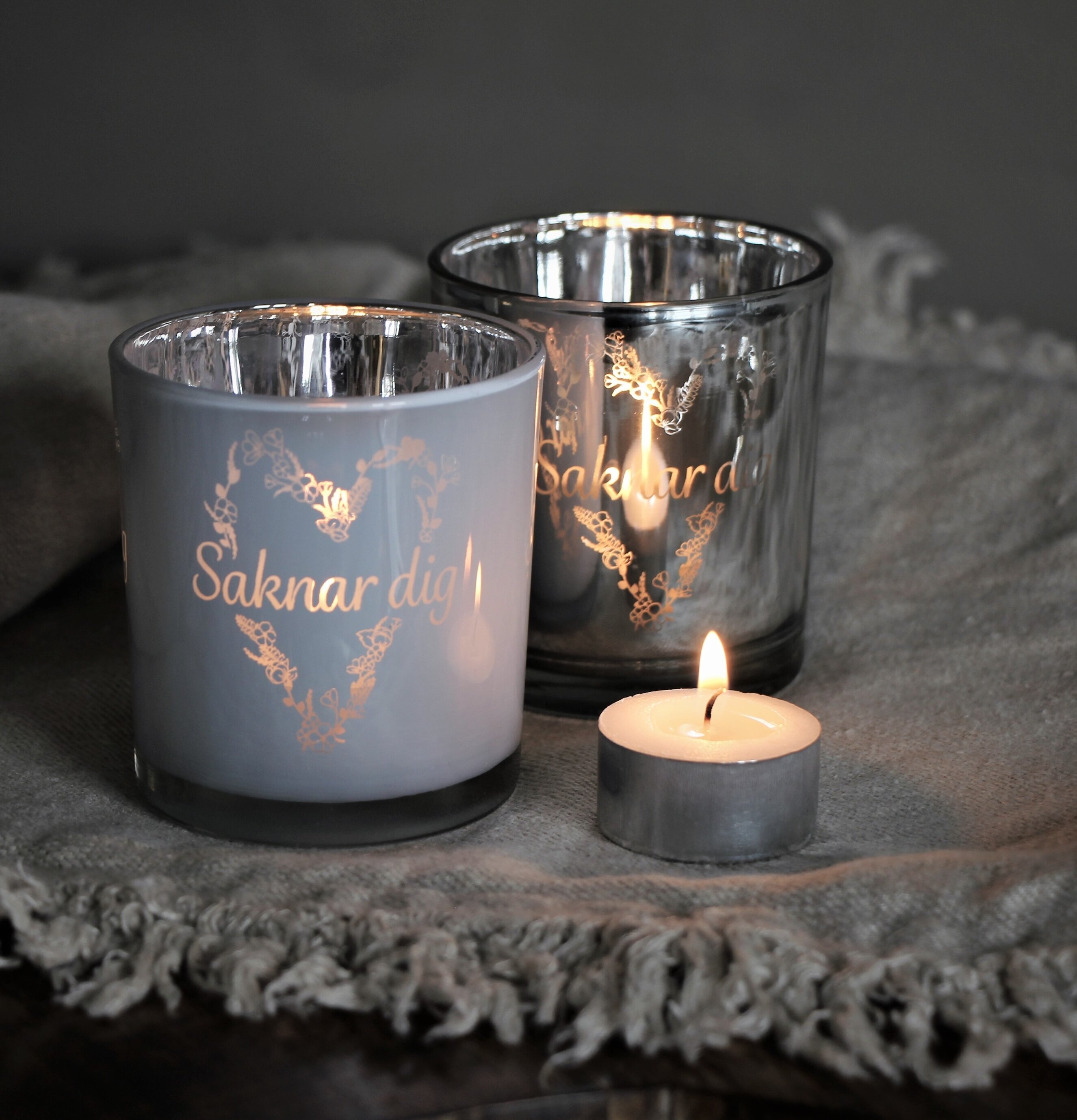 Bild av eleganta ljuslyktor med hemtrevlig känsla