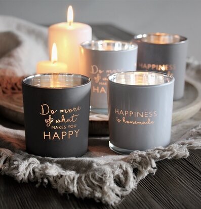 Bild av eleganta ljuslyktor för hemtrevlig atmosfär