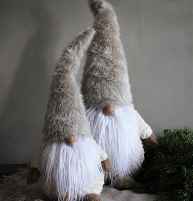 Cozy Santa Frosty från Majas Cottage på beige linnelöpare