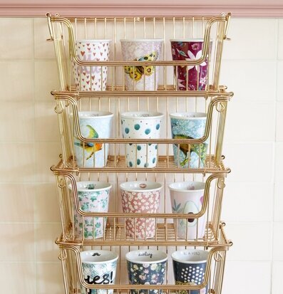 Porslinskopp Dusty Rose Butterfly Print från Rice i hylla