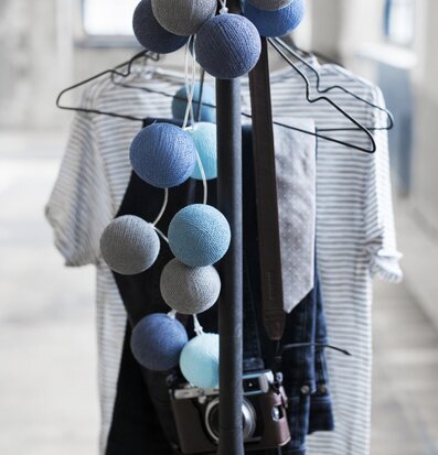 Ljusslinga Ocean Blue 35 Bollar från Iris Lights i rum