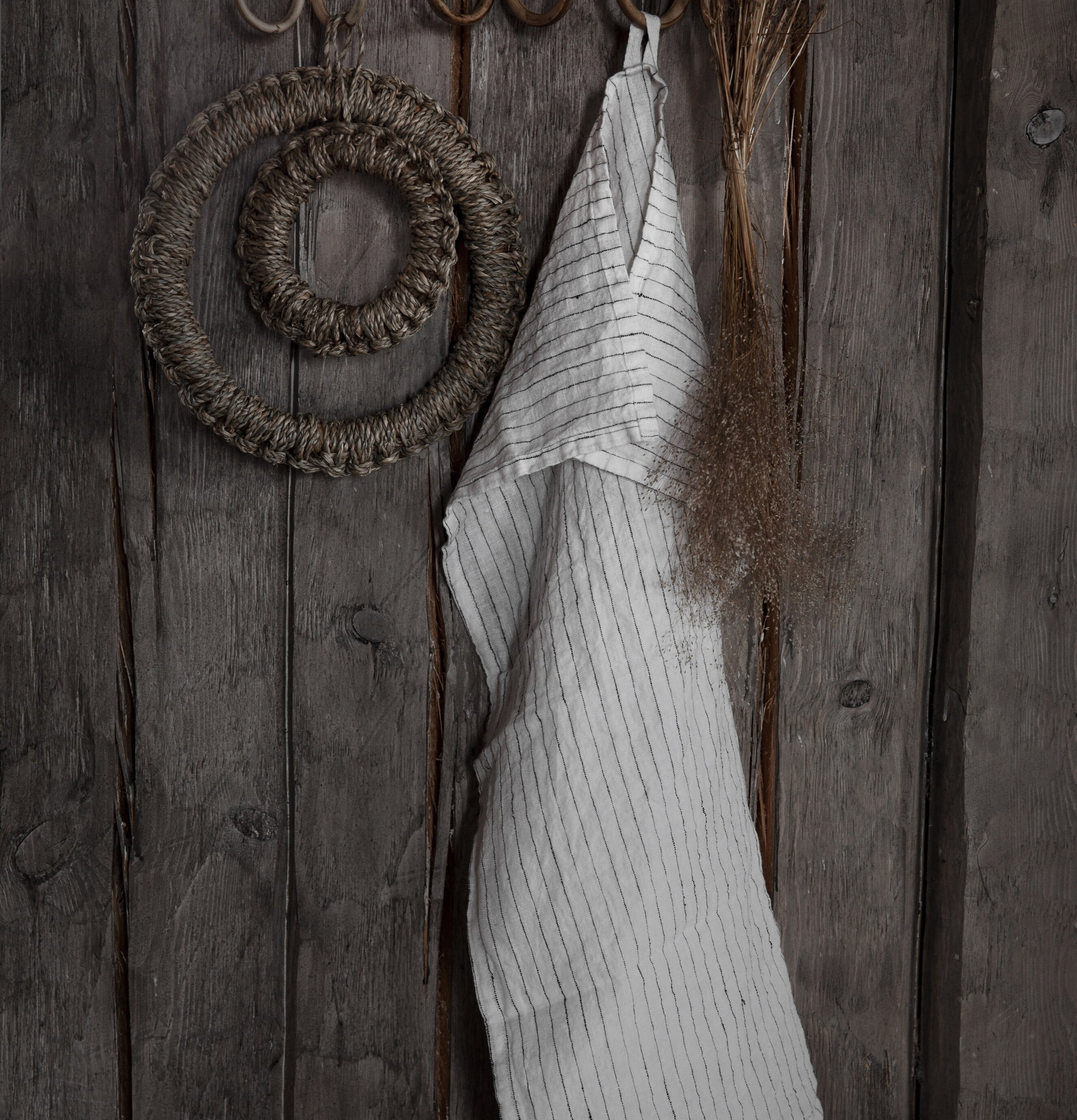 Grytunderlägg Sjögräs Ø 14,5 cm från Ernst i rustik miljö