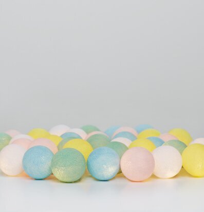 Ljusslinga Fairy Tale 20 Bollar från Iris Lights på vit yta