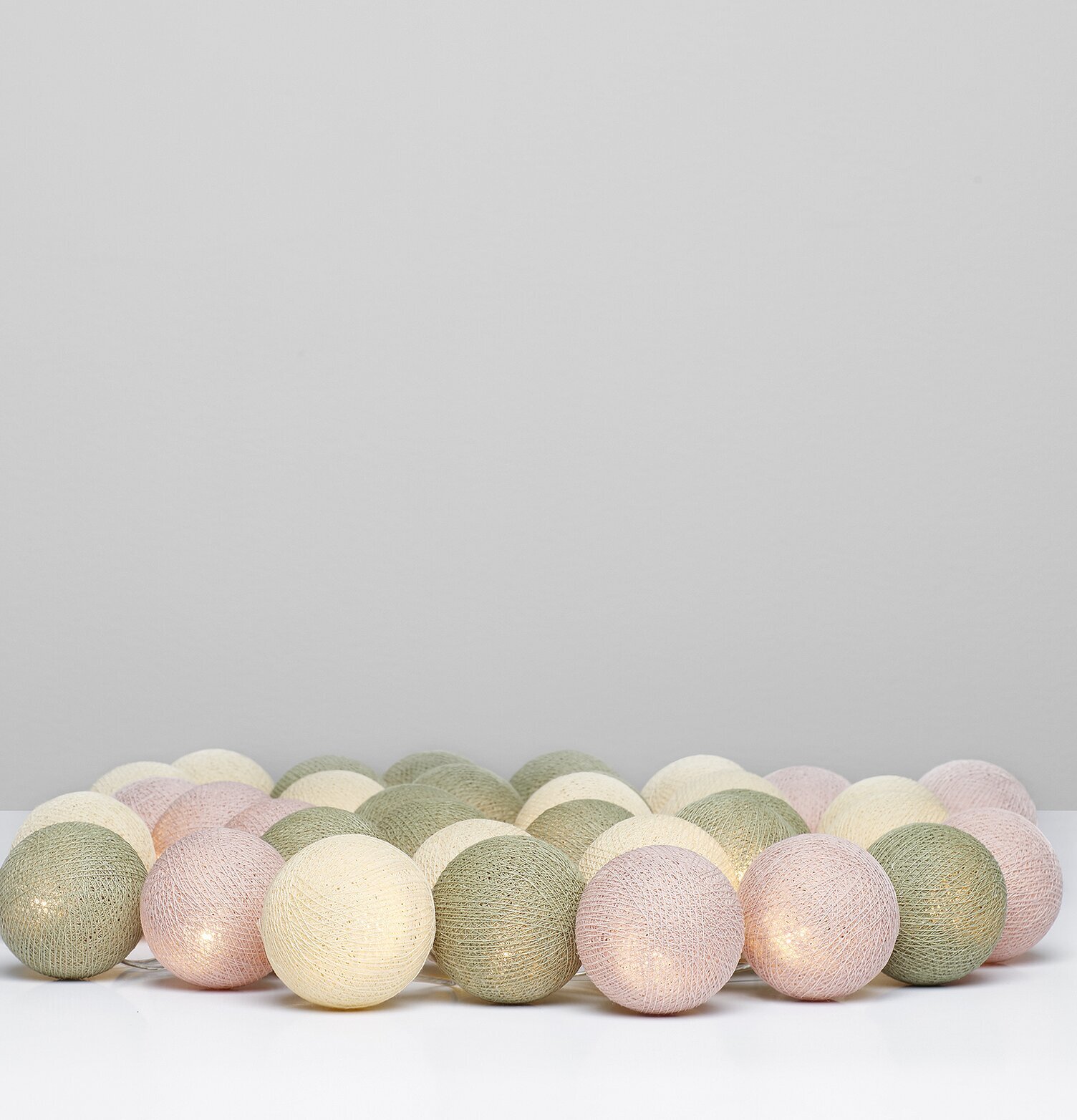 Ljusslinga Dunes 20 Bollar från Iris Lights på vit yta