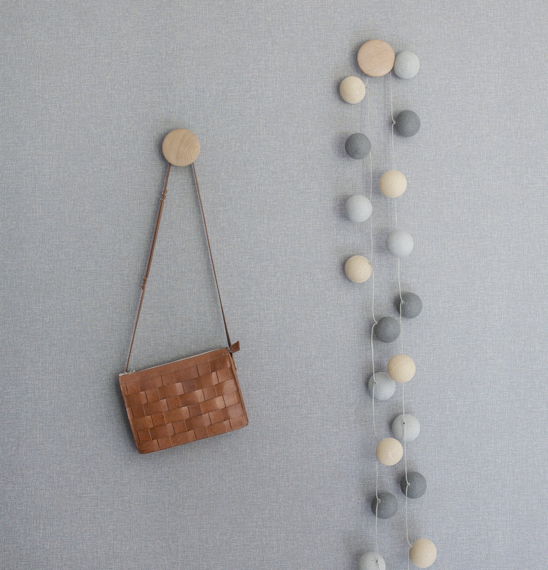 Ljusslinga Gregie 20 Bollar från Iris Lights på ljus vägg